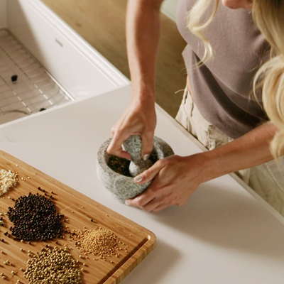 Manual crushing spices